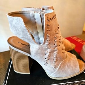 Qupid Peep Toe Bootie from Vici Collection New Size 10